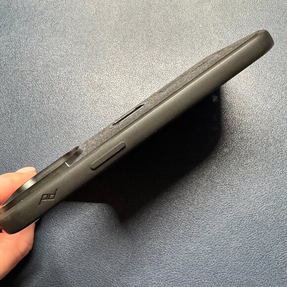 Peak Design Everyday Case w/ Loop for iPhone 13 Pro - Picture 4 of 5